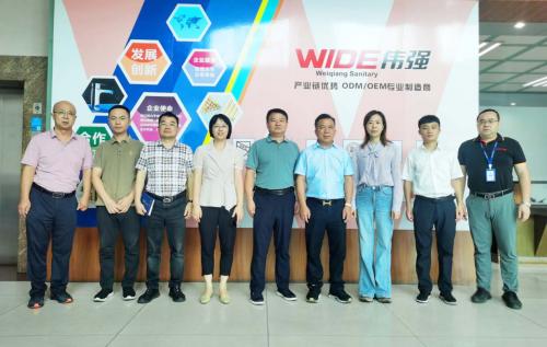 Bí thư Đảng ủy thành phố ...